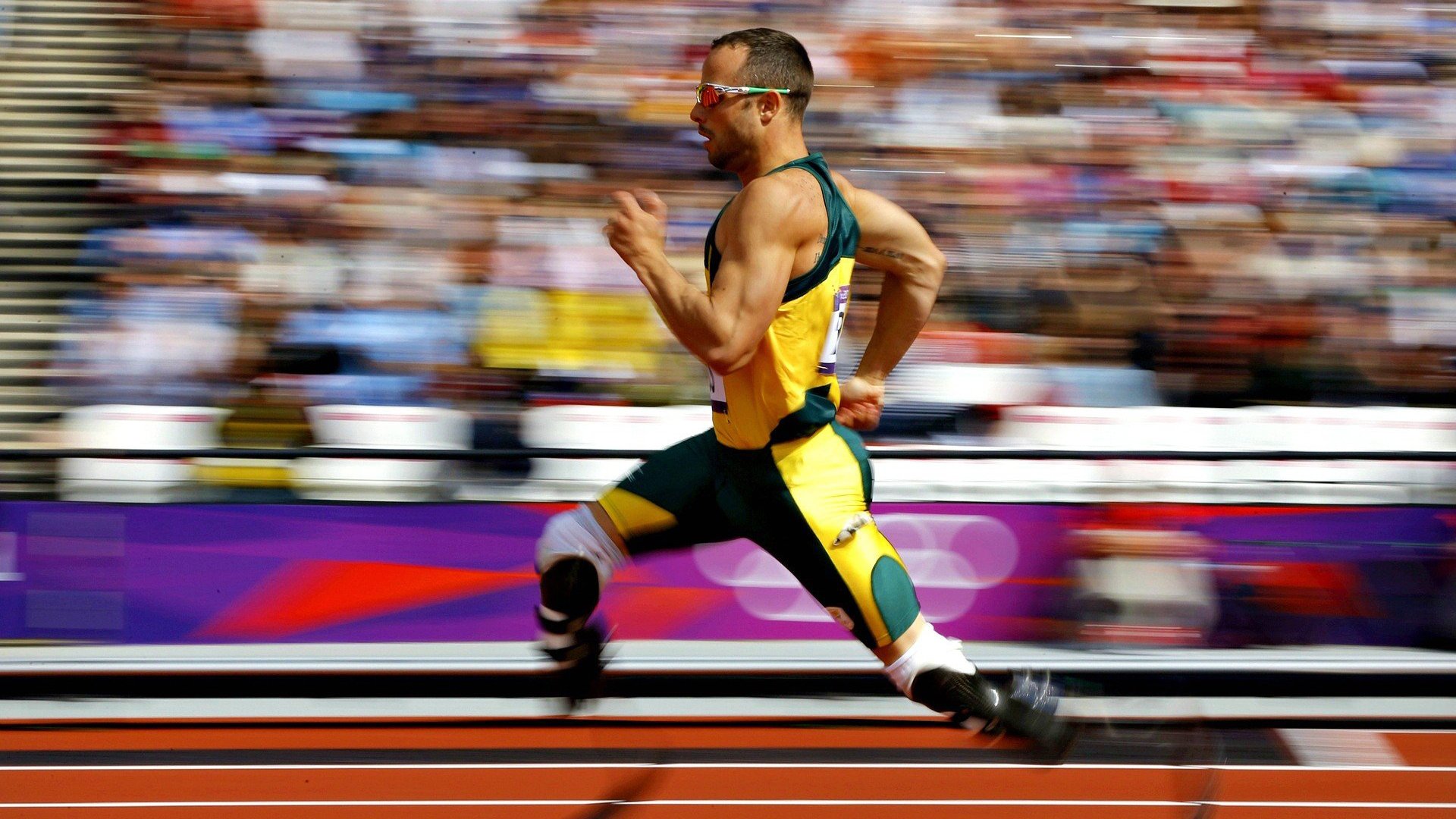 “超越极限:车手在赛场上的血脉喷张瞬间”,超越赛车2006视频